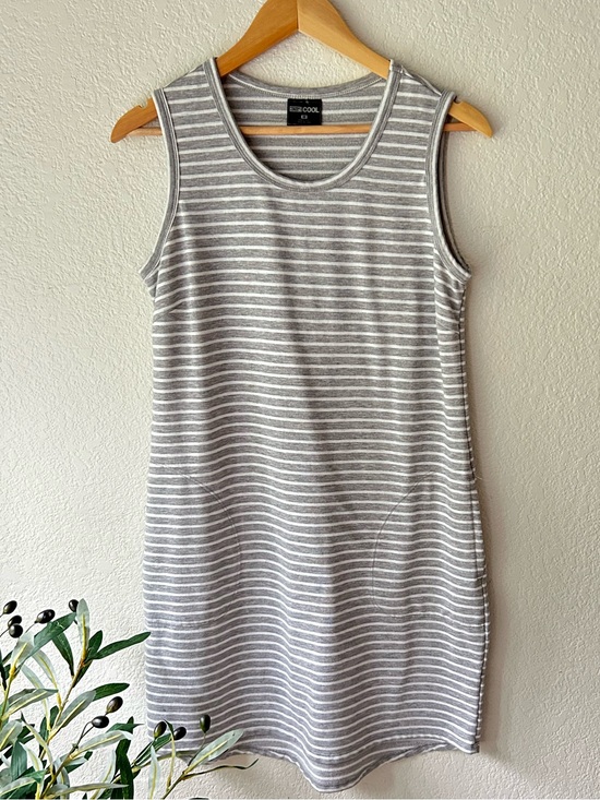 32 Degrees Dresses & Skirts - 32 Degrees Gray and White Striped Fleece Lined Jersey Knit Dress size Medium